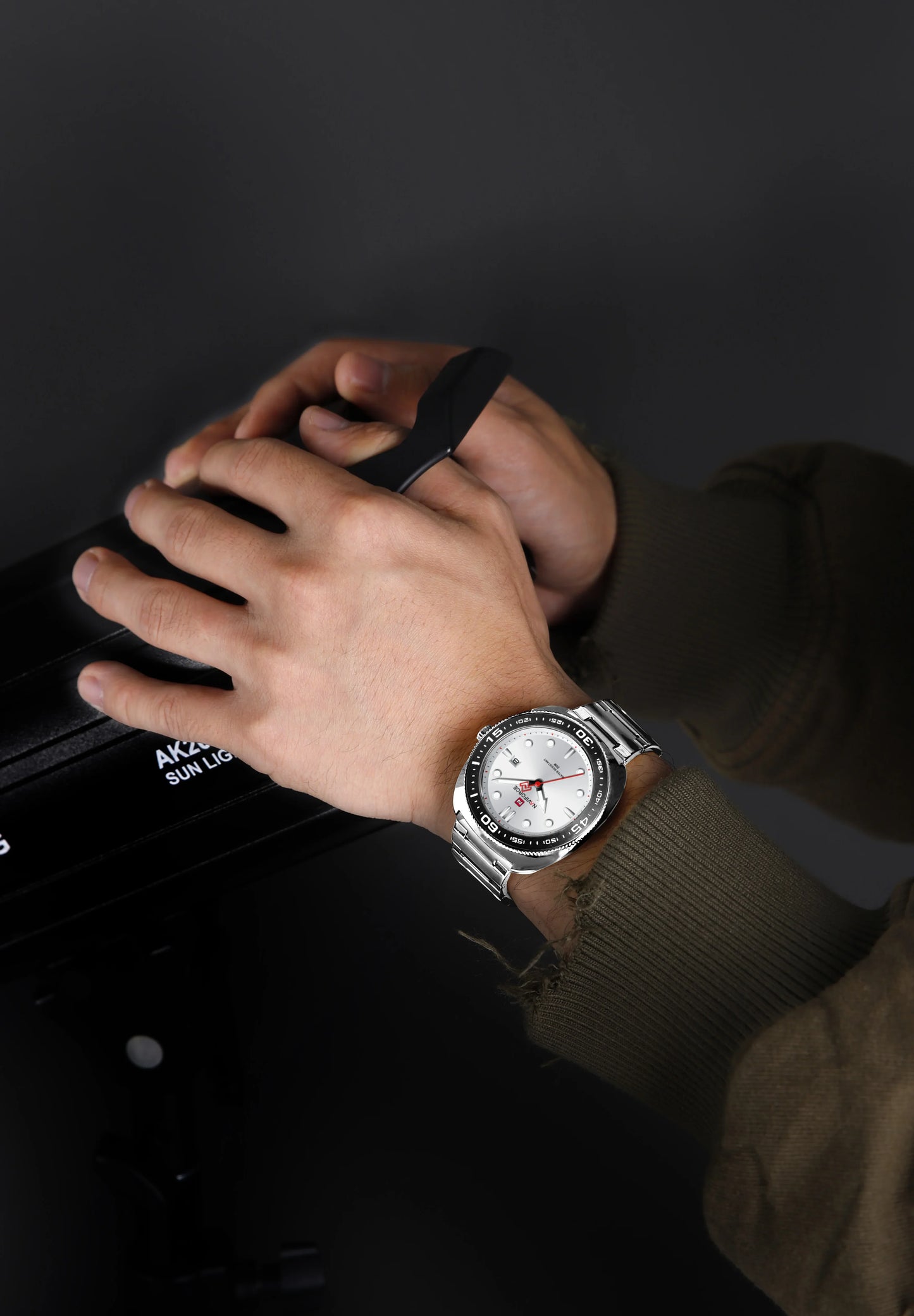 NAVIFORCE Watch 9250 Business Waterproof  Quartz Watch.