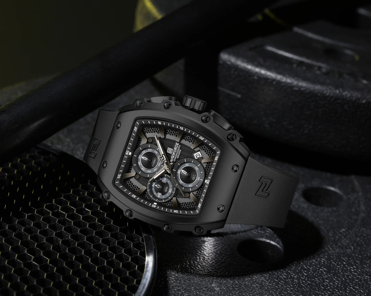 NAVIFORCE Watch 8070 Business Waterproof  Quartz Watch.