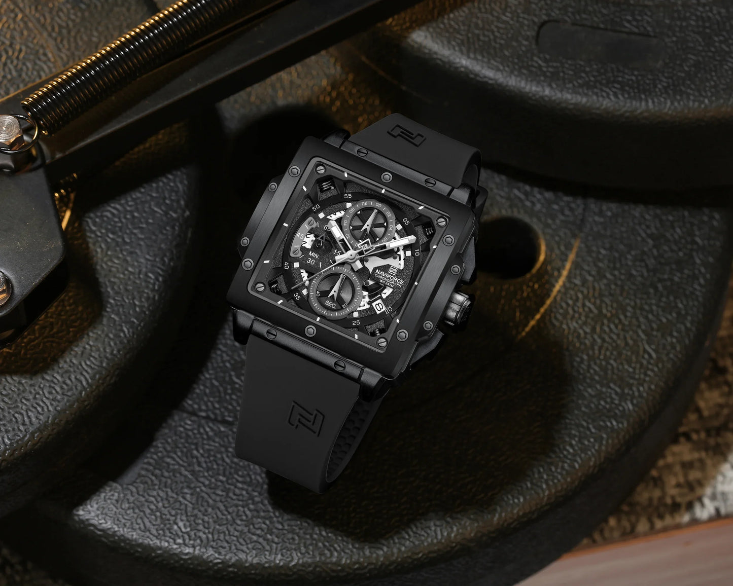 NAVIFORCE 8064-Luxury Quartz Watch for Men.