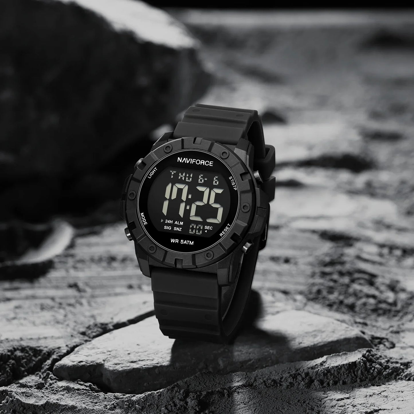 NAVIFORCE-7110 Sports Waterproof Meter